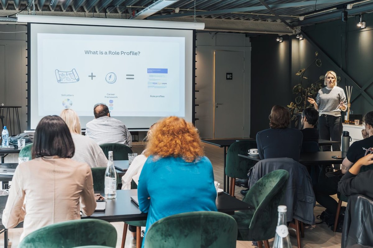 Nooshi lanserar solidaritet i Powerpoint – 47 slides, noll bussbiljett